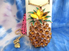BEAUTIFUL  SPARKLING LARGE  PINEAPPLE CRYSTAL PENDANT NECKLACE NWT