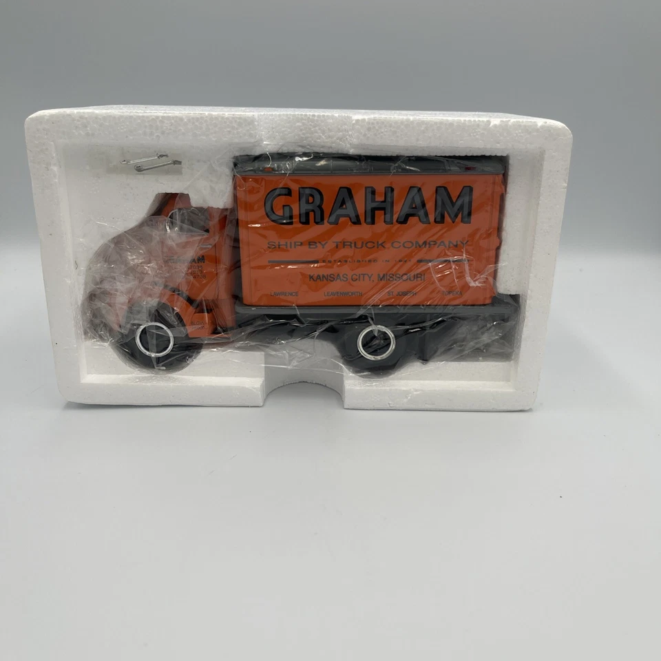 First Gear 19-1066 GMC Graham 1952 Gmc Dry Goods Van - Image 3 of 3