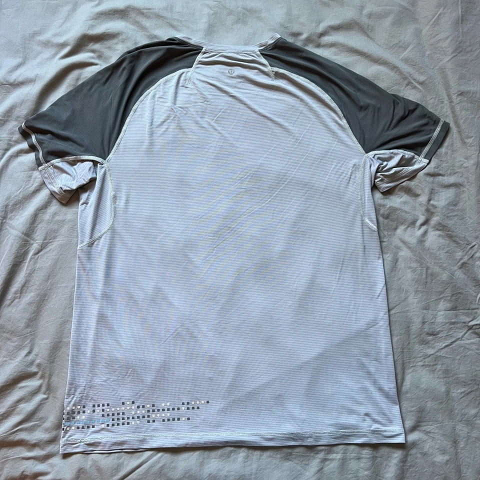 LULULEMON Shirt Men's XL X-Large Light Gray Training Workout Short Sleeve - Image 2 of 4