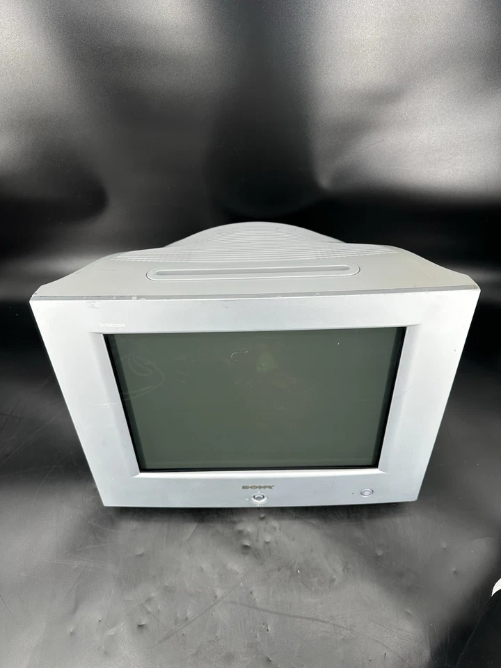 Sony Vaio HMD-A200 17" FD Trinitron VGA CRT Monitor with built in 4 port USB Hub - Image 2 of 4