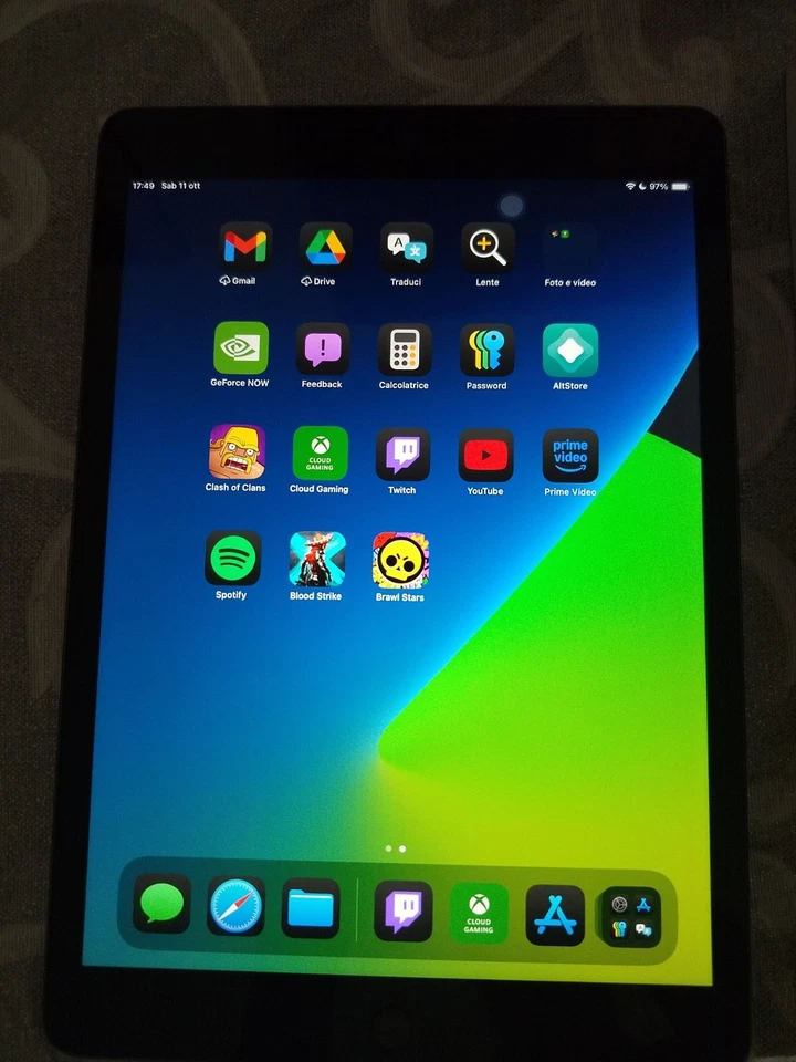 Apple iPad (8th generation) · 32GB · Cellular, foto 2 di 5