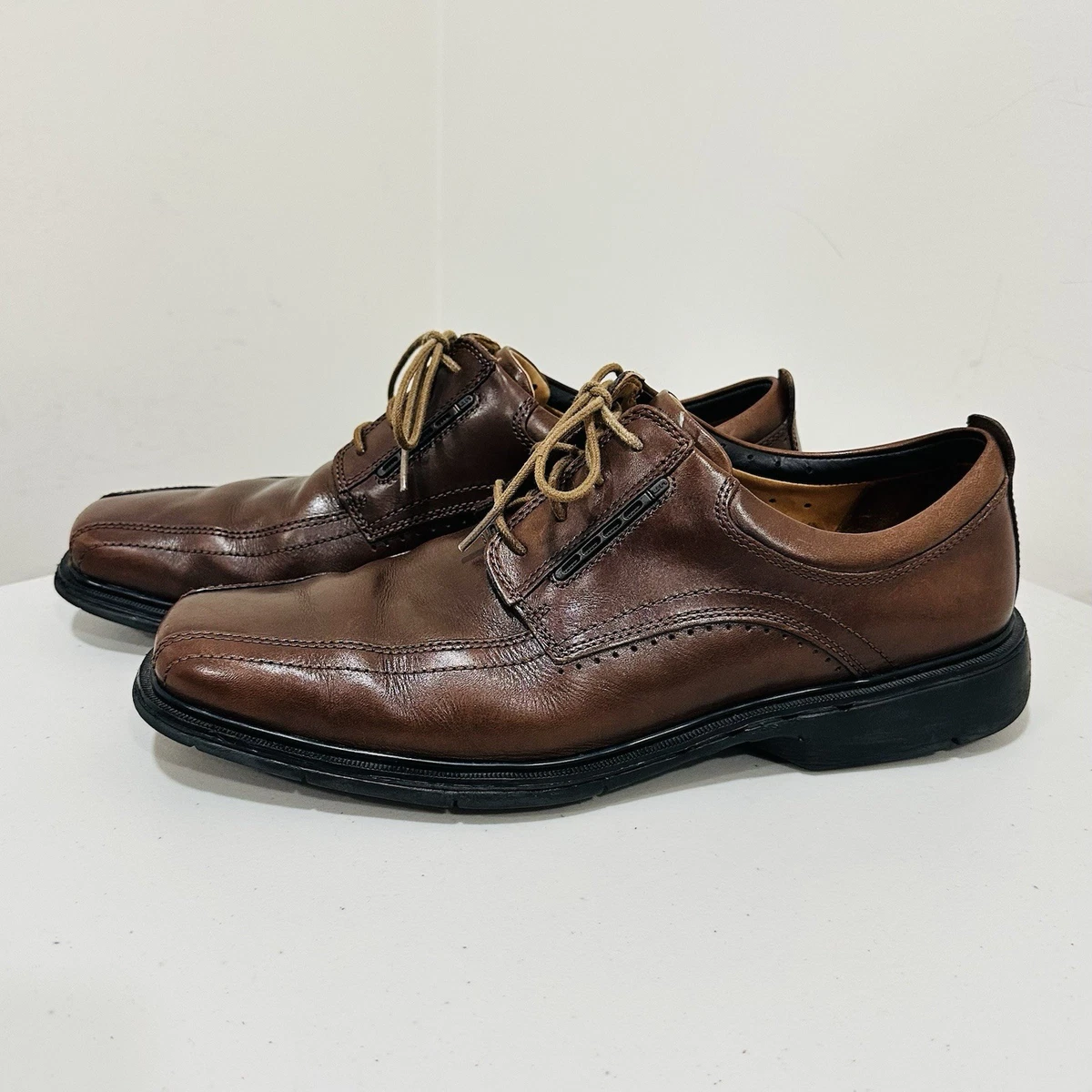 Clarks Unstructured Casual Shoes for Men with Upper Leather 