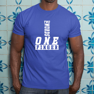 T-Shirt Two Words One Finger Bold Attitude Mittelfinger Sarkastischer Stil Geschenk