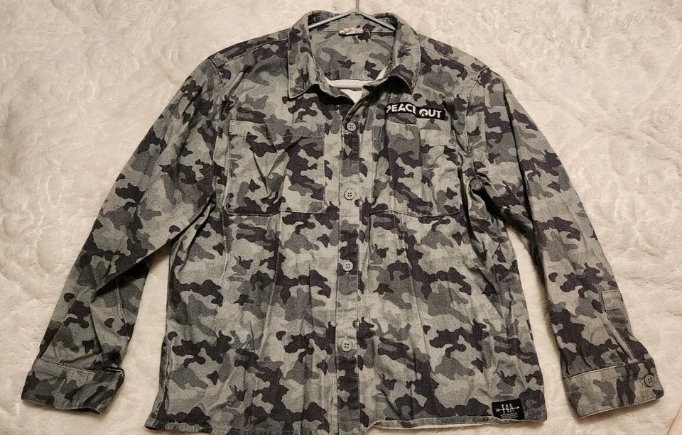F4A Feather 4 Arrow Kids Size 10 Boutique Button Front Camo PEACE OUT Shirt - Image 2 of 4
