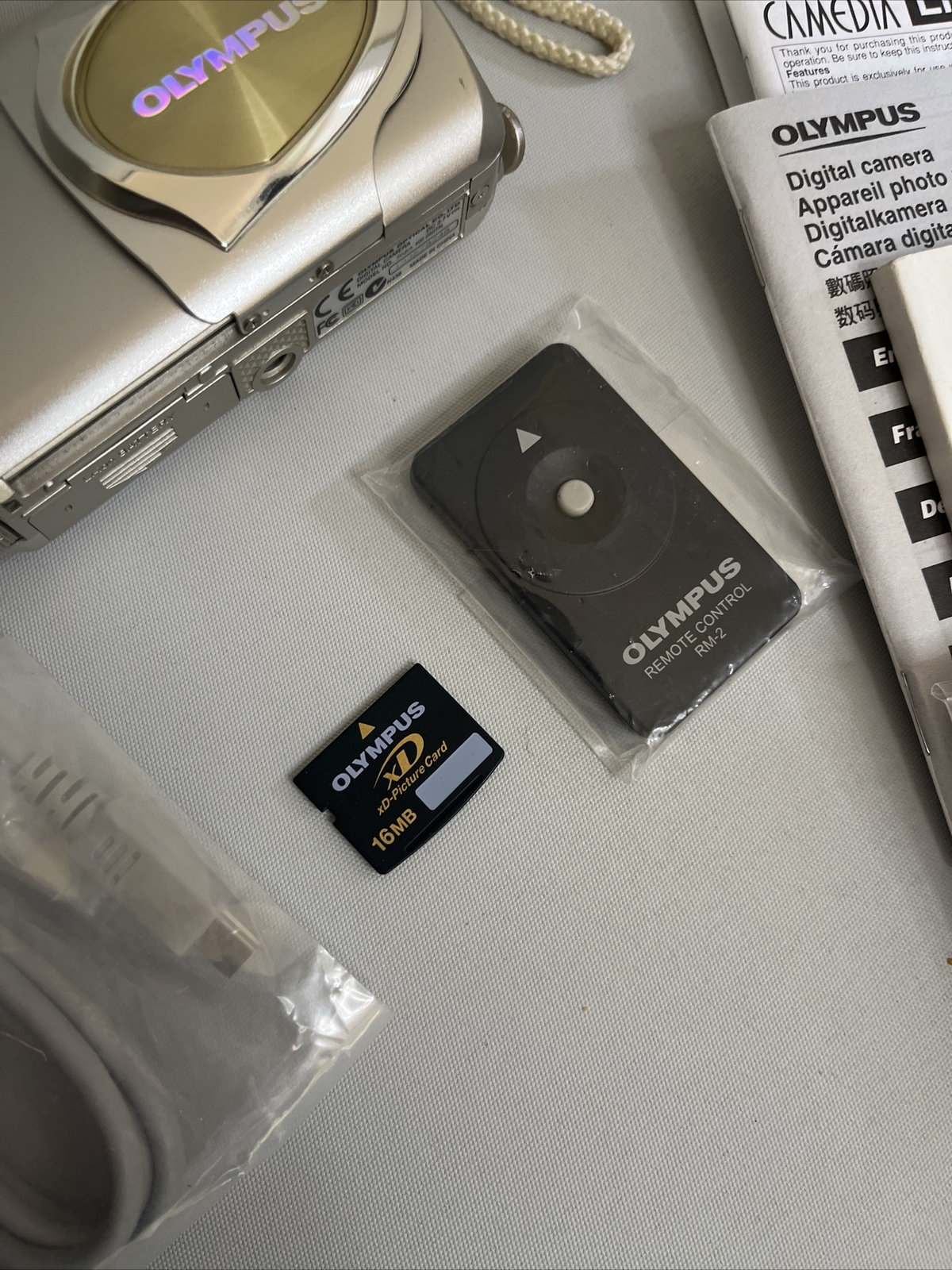 Olympus Stylus 400 Digital 4.1MP Camera Silver with Extras TESTED NEEDS