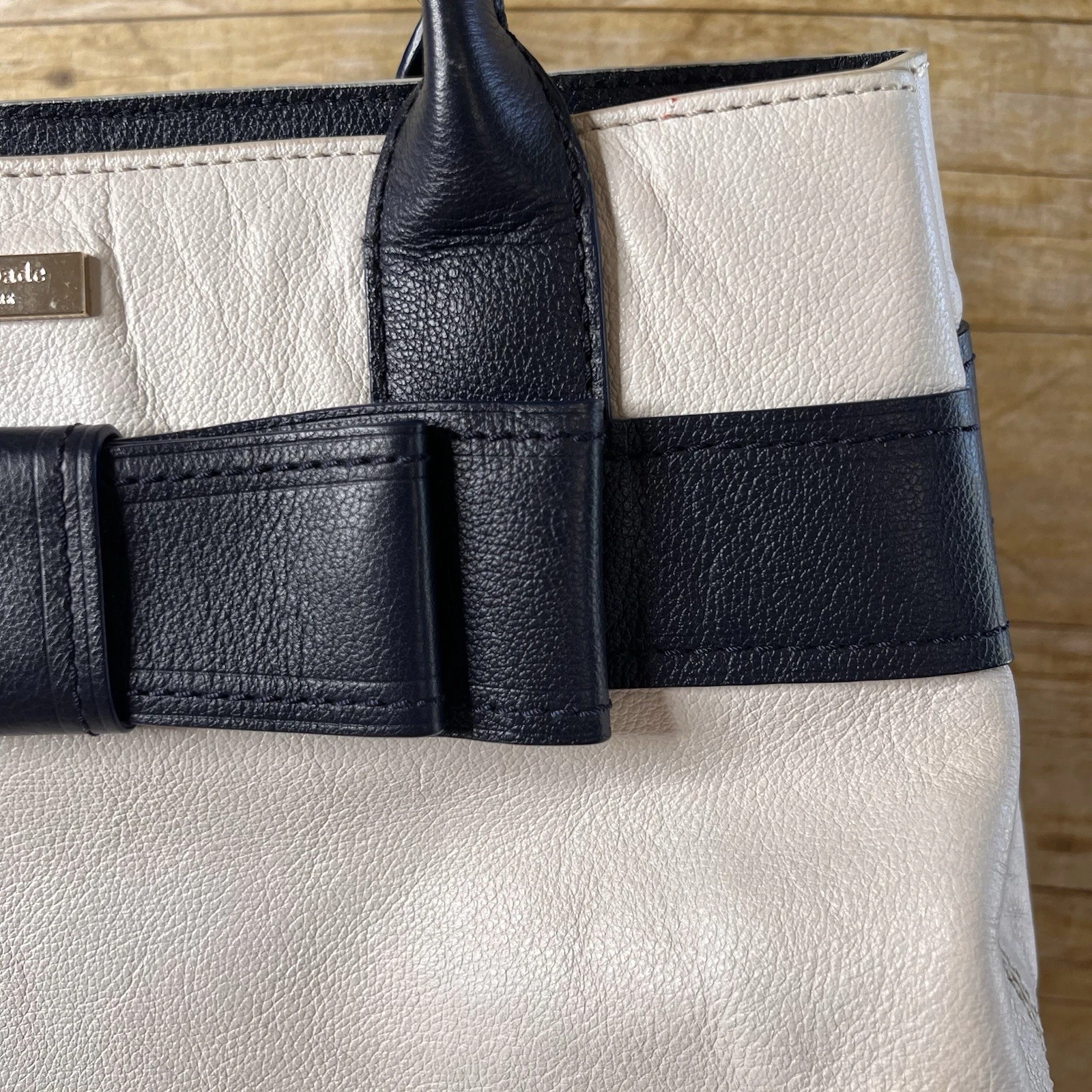 Borsa Kate Spade Villabella Quinn Avenue in pelle con doppio fiocco