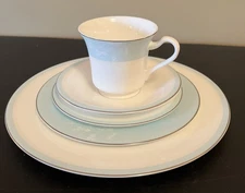 Oneida Dover Bone China - 5 pc. Place Setting - Plates Cup Saucer NIB