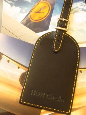LUFTHANSA HON CIRCLE FIRST CLASS Kofferanhänger Leather Luggage - gratis Versand