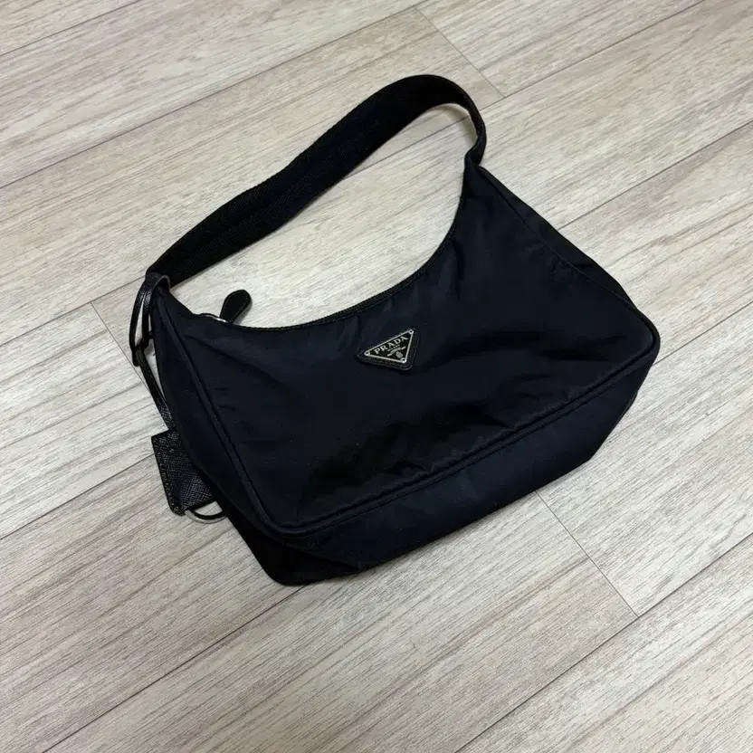 Prada Re-Edition 2000 Black Mini Bag Nylon Lightweight Authentic thumbnail 5