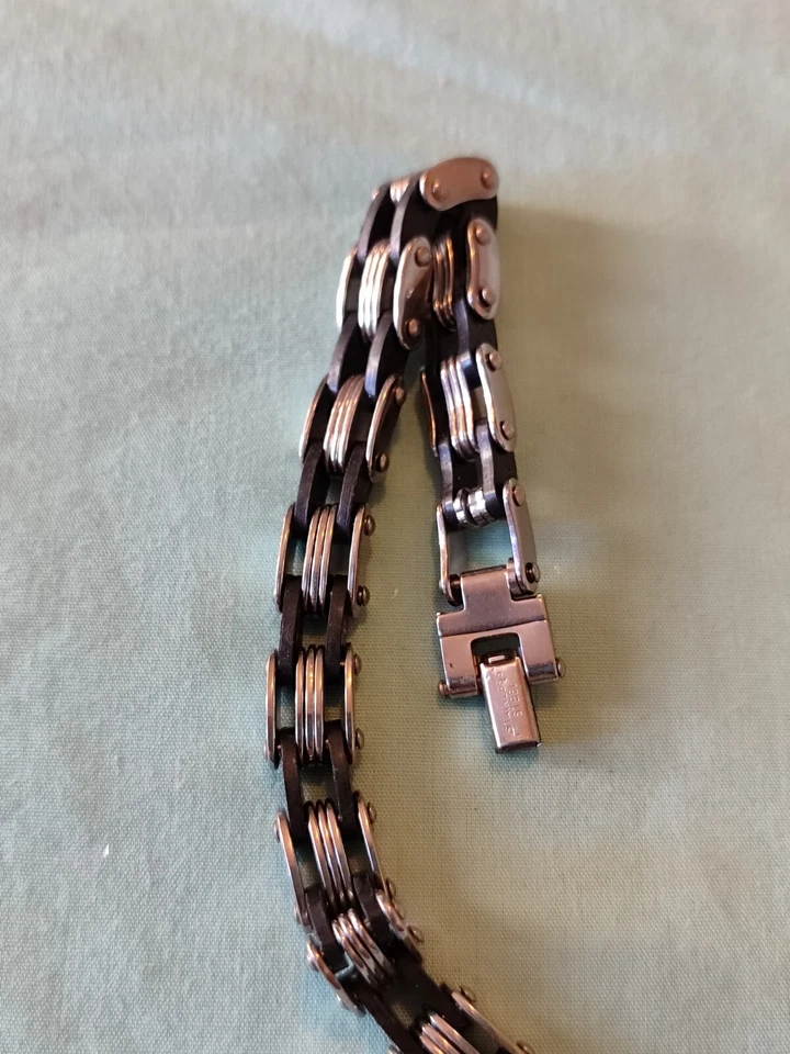 Pulsera de cadena de motociclista con ojal de goma de acero inoxidable de 8 pulgadas Foto 4 de 4