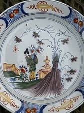 Delft Travail Du XVIII Eme Siècle Faïence Décor Au Chinois & Assiette