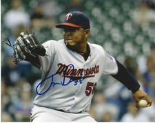 Fernando Abad autographed 8x10 Minnesota Twins Free Shipping #S864