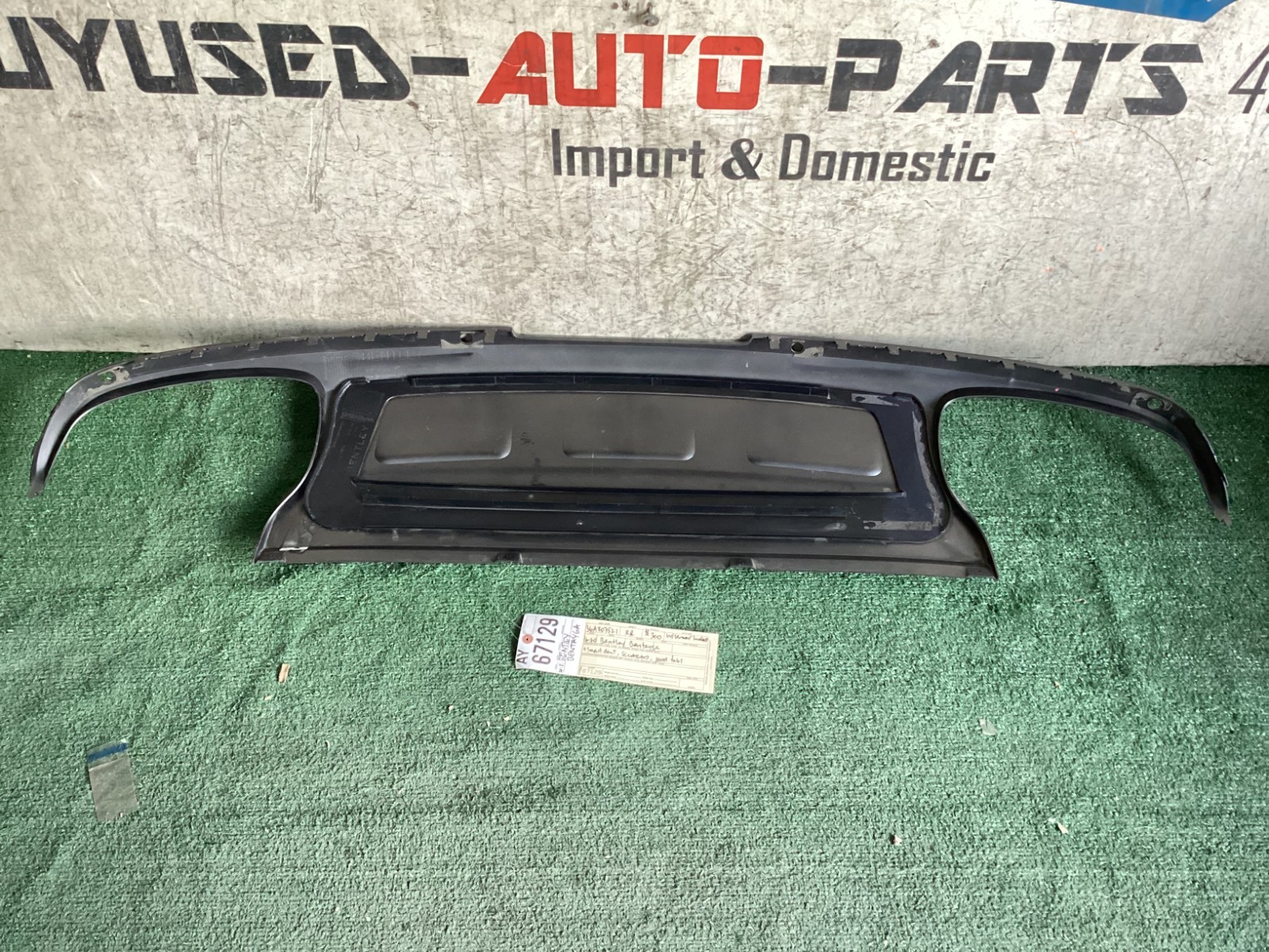 1dent 2016 2020 BENTLEY BENTAYGA REAR LOWER BUMPER VALANCE MOLDING OEM AY67129