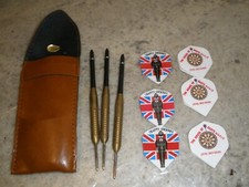 VINTAGE CRAFTY COCKNEY DART HEADS WITH DARTS CASE T82