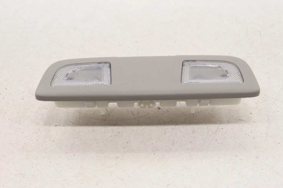 2018-2021 BUICK ENCLAVE REAR INTERIOR ROOF DOME LIGHT READING LAMP OEM 84247118 - Image 3 of 4