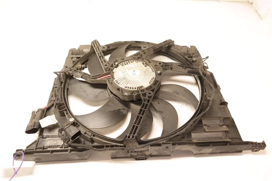RADIATOR FAN MOTOR/ASSEMBLY 17422283923 2012-2016 BMW M5 Foto 3 de 4