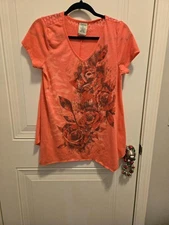 Women's Ransom Short Sleeve Top - Size M Coral Print with a some silver sequence