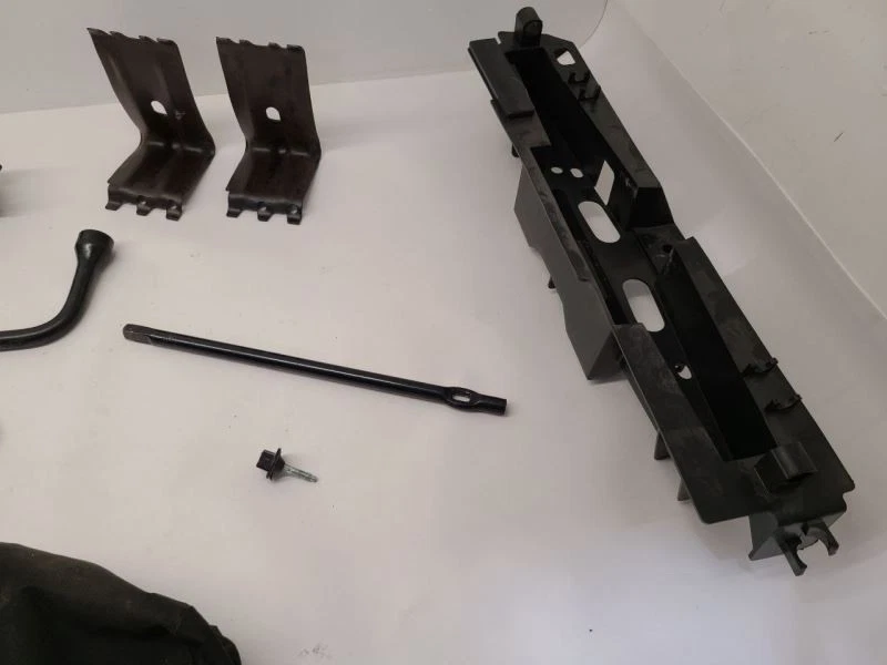 Ford Expedition 2007-2014 gato de neumático de repuesto con herramientas 7L1Z17080B     Foto 3 de 4