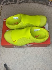 Nike Clogposite slide in the Bright Cactus colorway with a Picante Red swoosh.