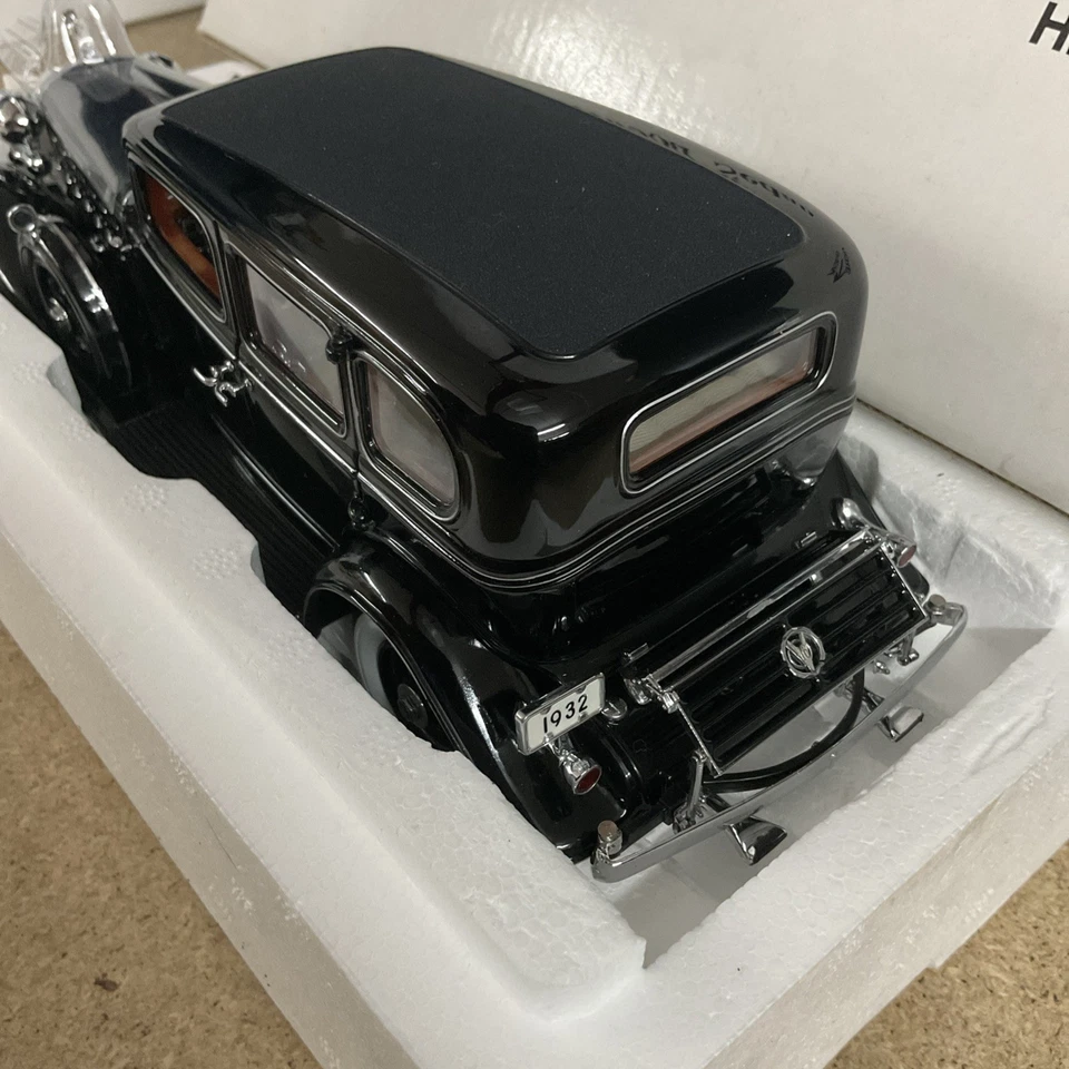 Danbury Mint 1932 Cadillac V-16 Fleetwood Sedan - Image 4 of 4