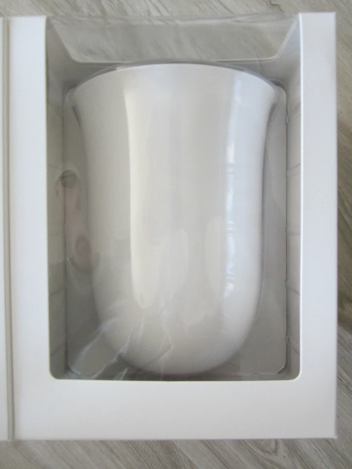 Lexon Oblio Wireless Charging Station With Built-in Uv Sanitizer Phones White - Image 3 of 4