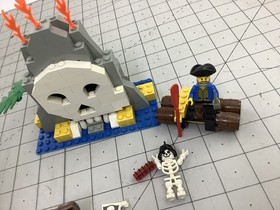 LEGO Pirates: Volcano Island (6248) - missing  1 piece w/o Box or Instructions