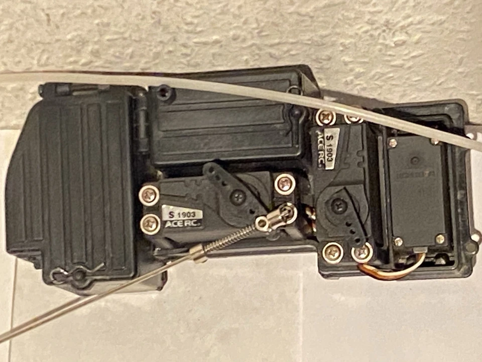 •1:8 Nitro Thunder Tiger MTA4/S50/S28/Sledge Hammer Servo-RC-Box/Standard Servo - Bild 2 von 4