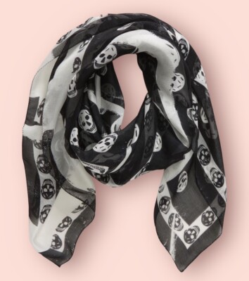 スカーフ Alexander Mcqueen Black Silk Foulard Alexander McQueen Skull Print Scarf