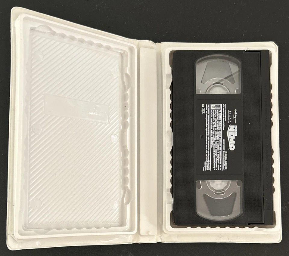 Finding NEMO Disney/Pixar VHS Tape Cartoon In Clamshell Case (2001 Used) - Image 4 of 4