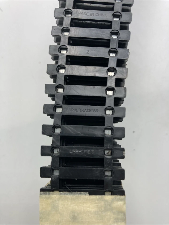 LIFE-LIKE HO Scale Track Lot - Curved/R18"-/ 12Piece Lot - Image 3 of 4