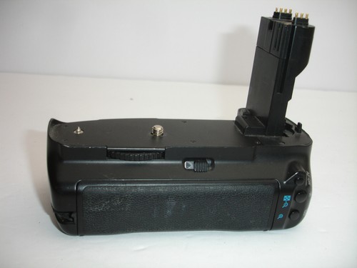 ZEIKOS Battery Grip for Canon EOS 7D Multi-power Battery Pack ZE-CBG7D