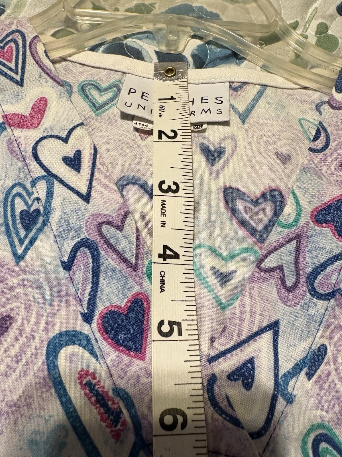 как выглядит Peaches Uniforms Women s Scrub Top Heart Design In Teal/Purple/Pink SZ XS EUC фото