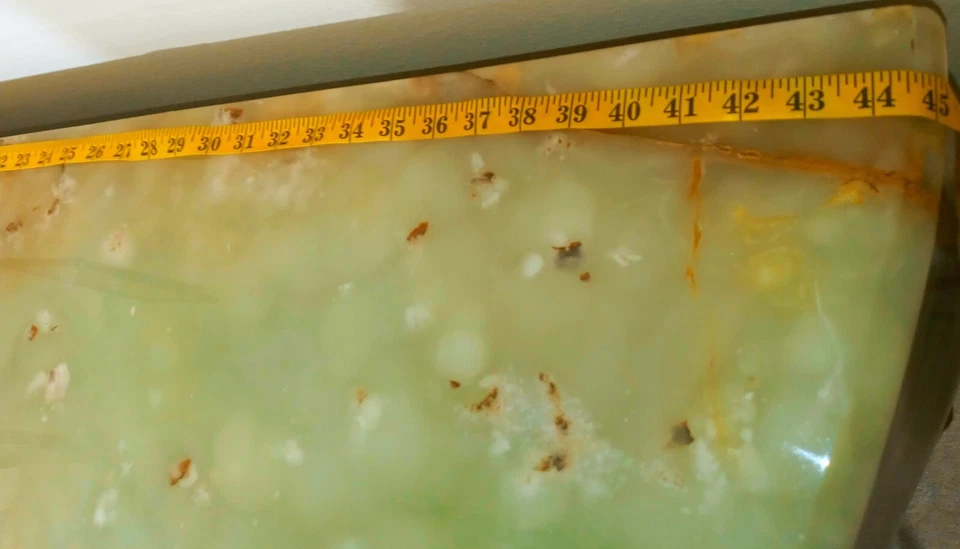 Antiguo escritorio de secretaria francés con incrustaciones con tapa de ónix verde; accesorios de bronce. Años 1880 Foto 4 de 4