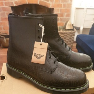 black skull web smooth