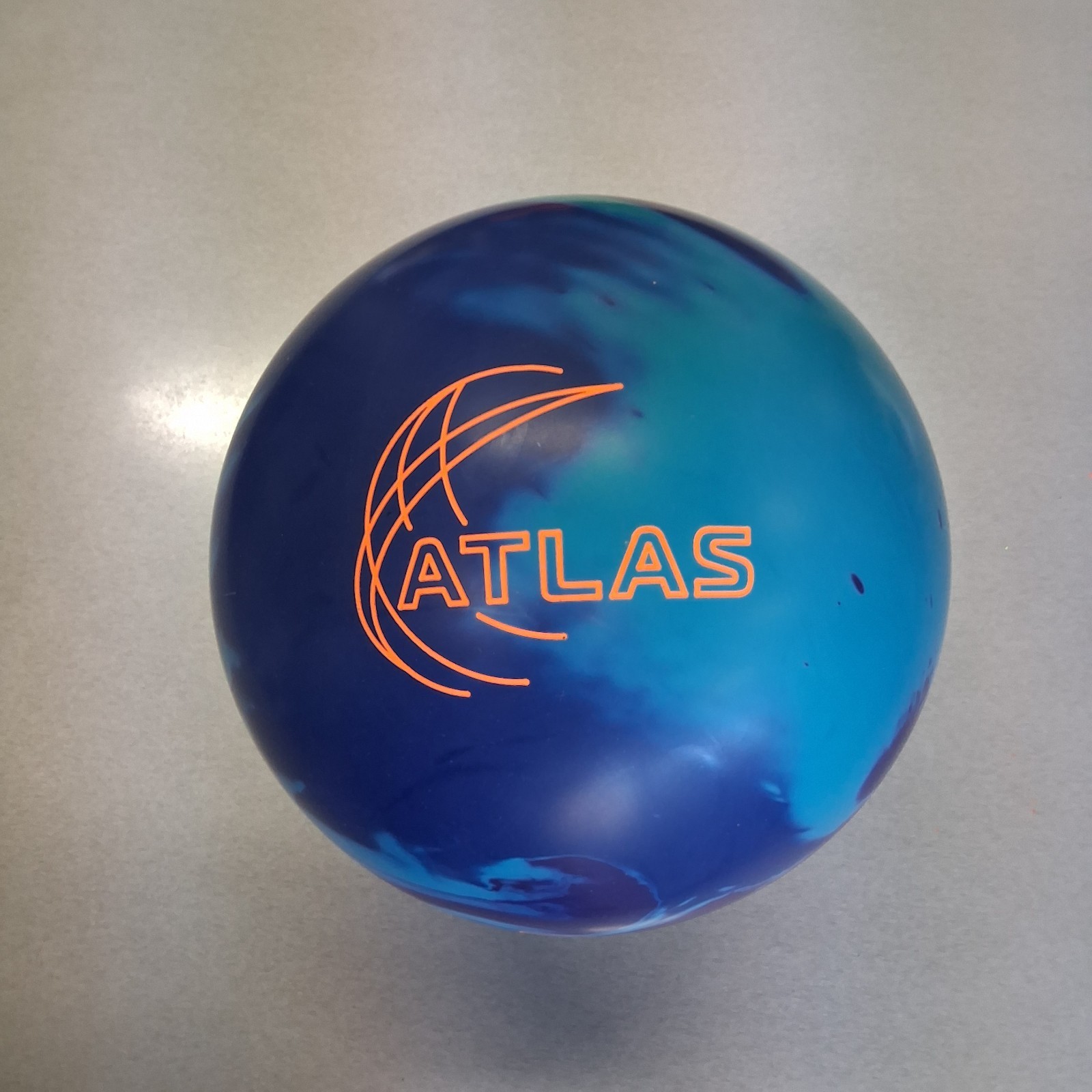Columbia 300 Atlas Solid 1ST QUALITY  BOWLING ball 15 lb new