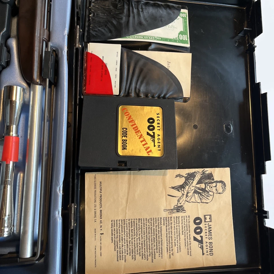 James Bond 007 Attache Case 1965 buen estado todo original Foto 4 de 4