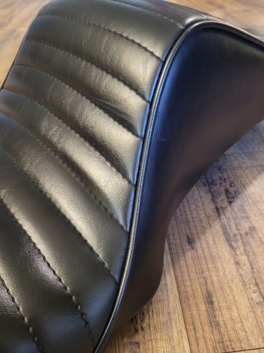 Le Pera LK-021PT Cherokee Motorcycle Seat - Pleated Seat ('06-'17) - Picture 11 of 24