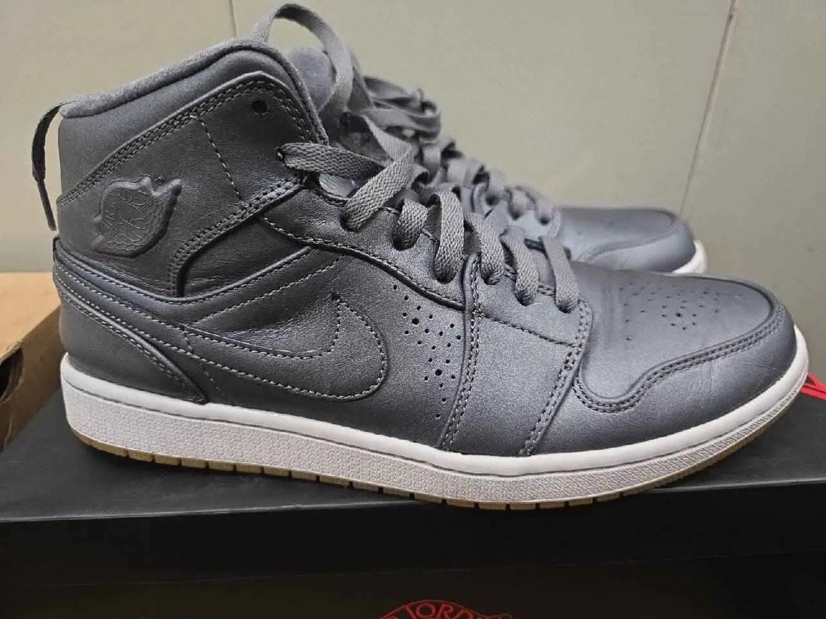 Used Air Jordan Nouveau Mid Cool Grey Size 11