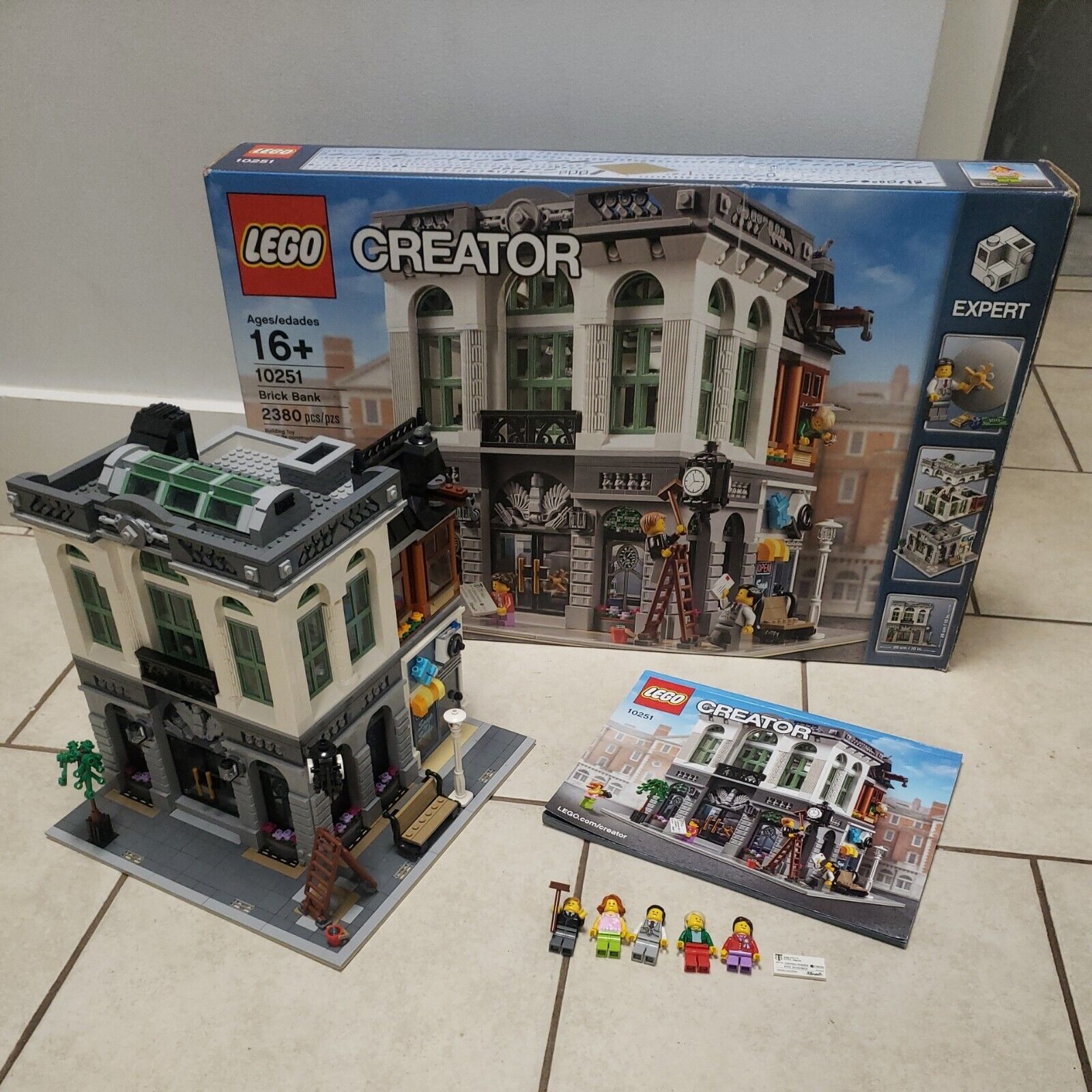 LEGO CREATOR EXPERT BRICK BANK 10251 W/ MANUAL AND BOX