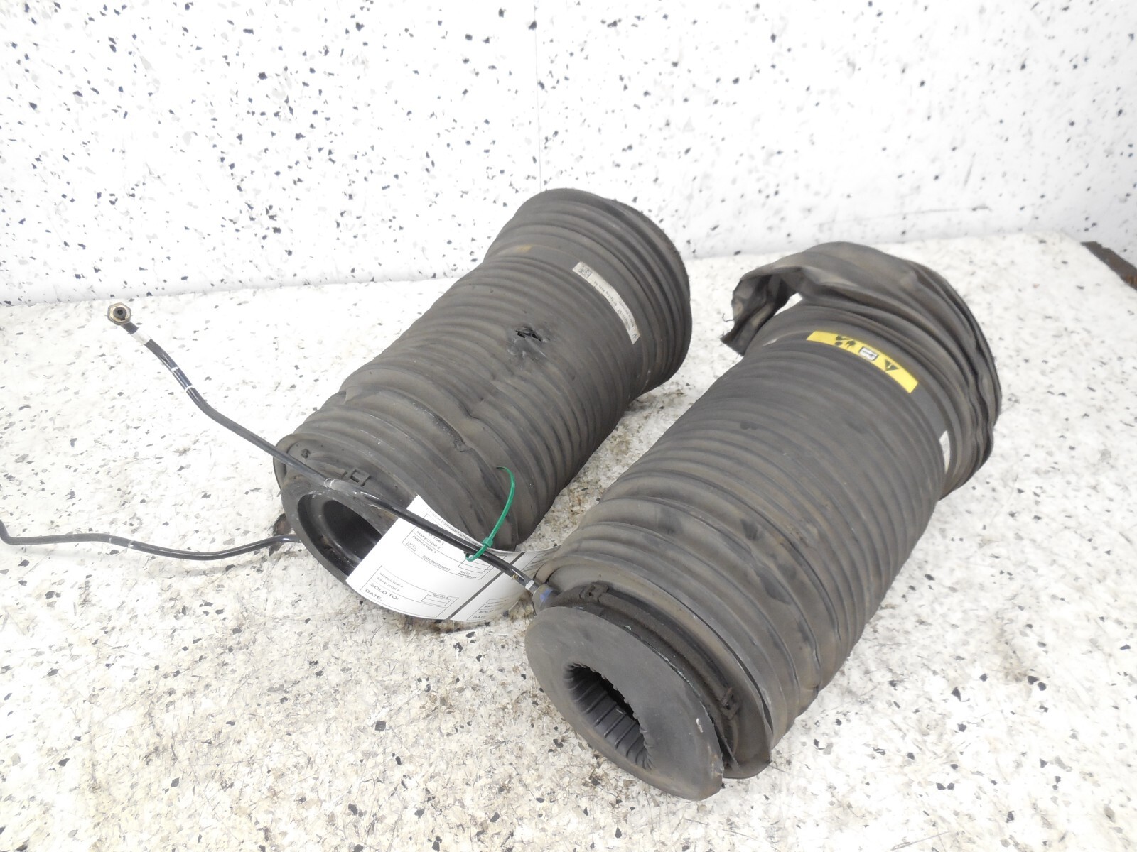 2017 17 Maserati Levante AWD Rear Air Spring Pair Left Right OEM Bags