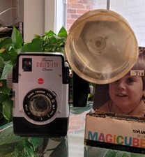 Kodak Brownie Bull's Eye Camera with twindar lens and flash attachment, 3 bulbs