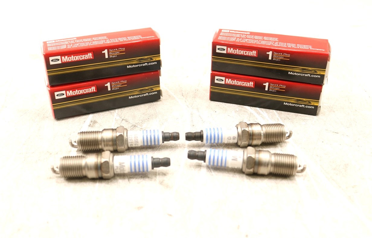 NEW Motorcraft Platinum Spark Plugs Set of 4 SP-521 E150 E250 E350 5.4 6.8 09-19