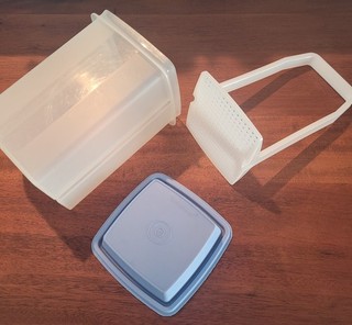 Tupperware #1560 2/1562 2 3 Piece Pickle Keeper Blue
