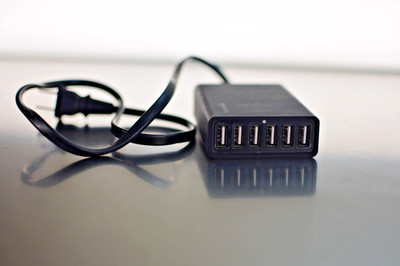 Amazon Basics 60W 6-Port USB Charger - Black