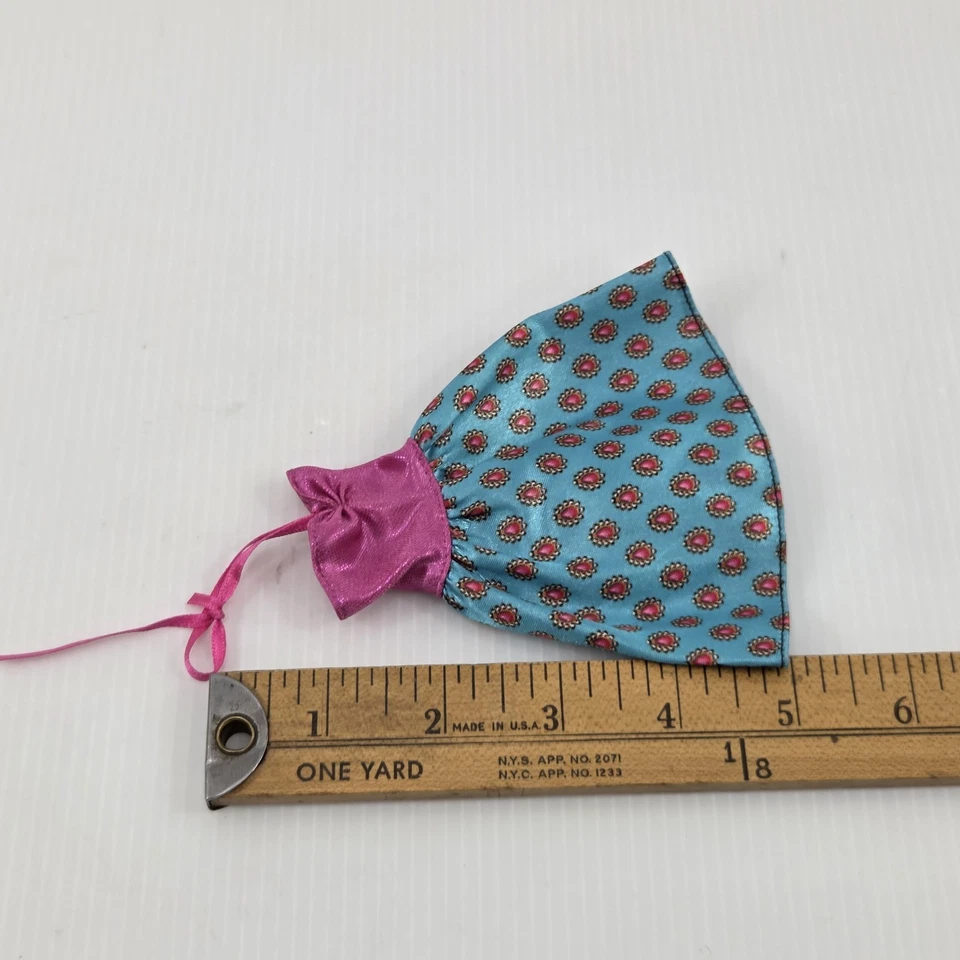 Barbie Malibu Avenue Ropa Rosa Satinado con Vestido Azul Foto 3 de 4