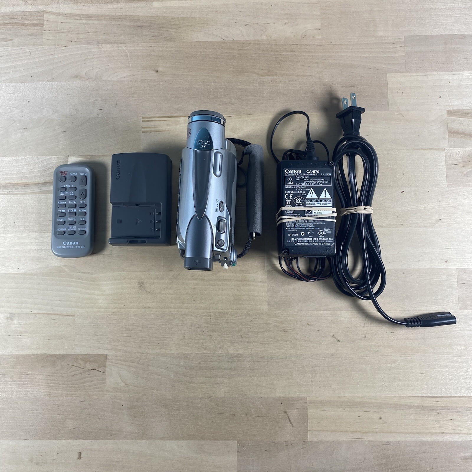 Canon ZR 200 MiniDV Tape or SD Card Digital Video Camcorder Bundle- No Battery