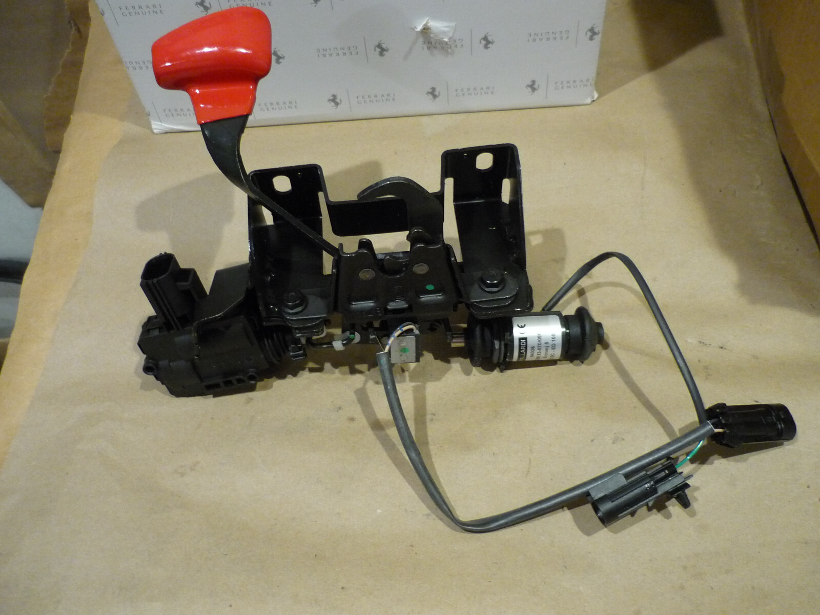 Ferrari SF90 - Complete Front Lid Lock USA - P/N 879339