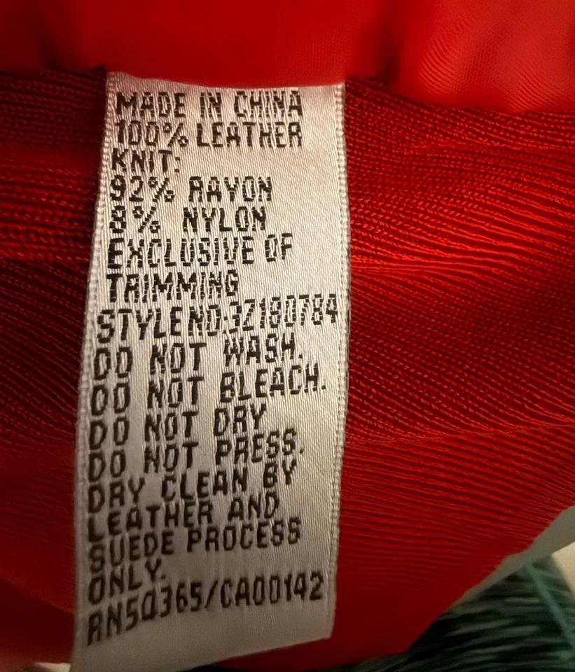 Mujer Peter Nygard, Chaqueta Cuero Rojo con Mangas Tejidas, Talla Lg SKU#263 Foto 4 de 4