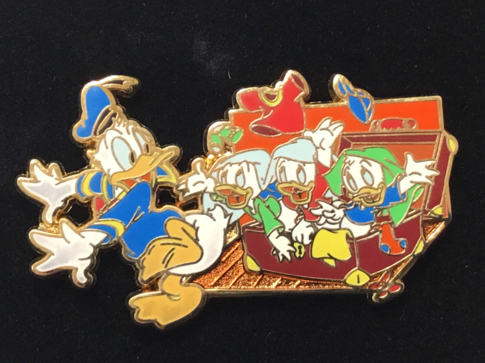 Rare Disney Pin Trading LE250 Le 250 Donald Duck & Nephews Vacation series L8 