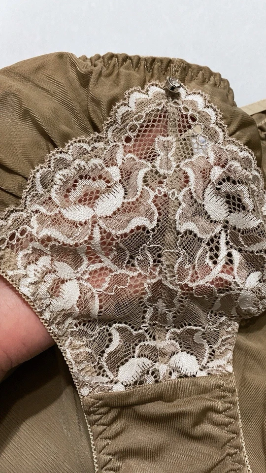 US-L/JP-3L Japanese Brand Wacoal High Quality Smooth Nylon Lace Trim Panties - Image 4 of 4